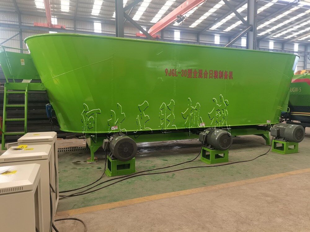 30方三軸飼料攪拌機(jī)